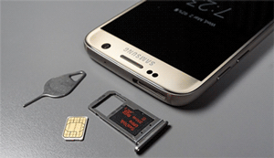 remove the memory card and sim card from the samsung phone